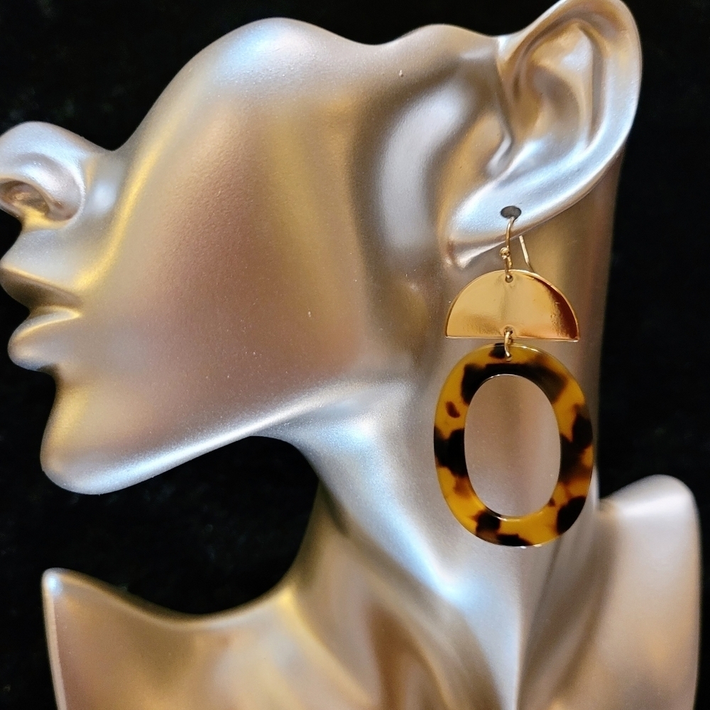 NWT Retro Oval Tortoise Shell Gold Half Moon Hoop Drop Earrings - Picture 5 of 9
